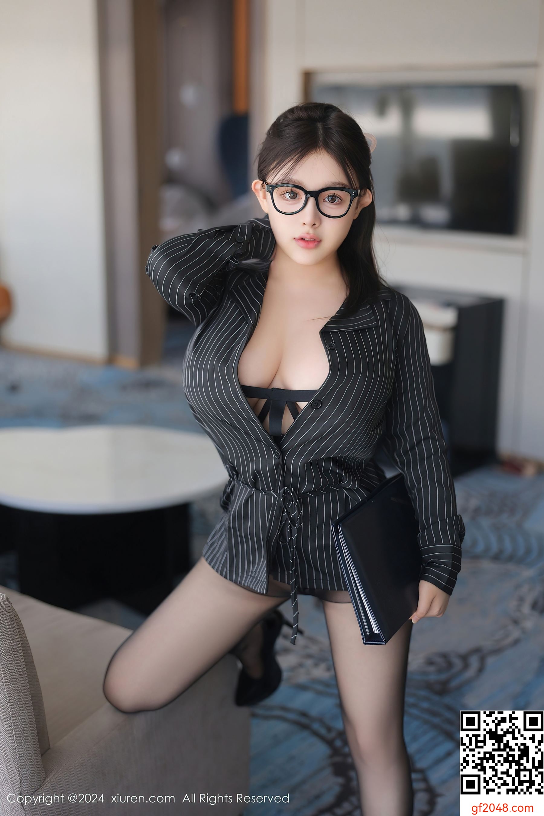 [XiuRen秀人网] No.9026 娜娜子yy 黑丝美腿